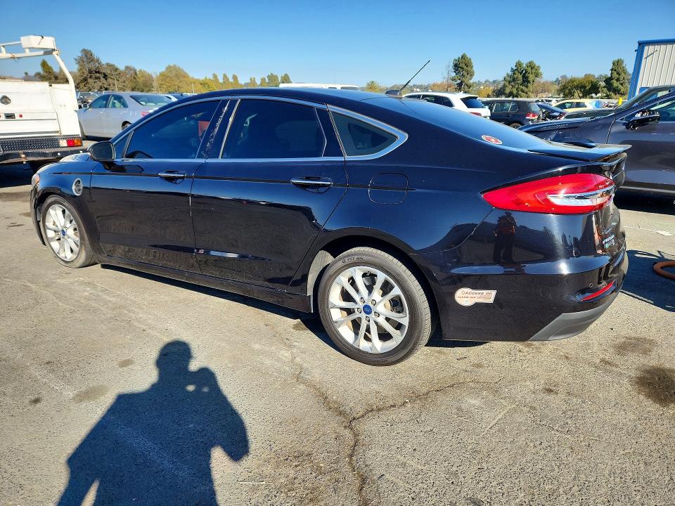 Photo 2 from auction – 2019 FORD FUSION with VIN 3FA6P0SU9KR202589