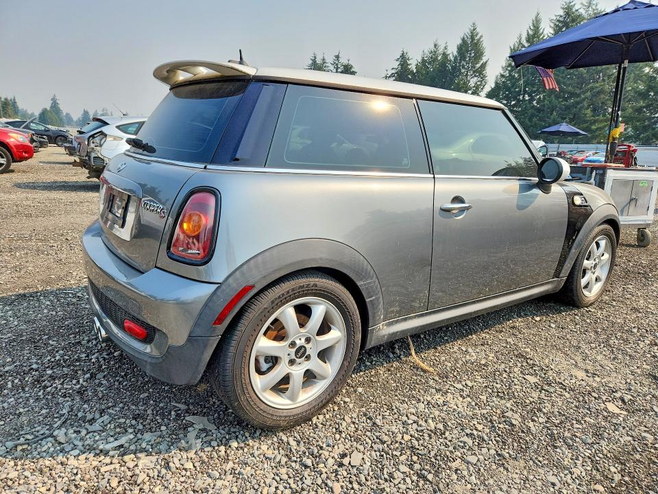 Photo 3 from auction – 2007 MINI COOPER with VIN WMWMF73557TL85058