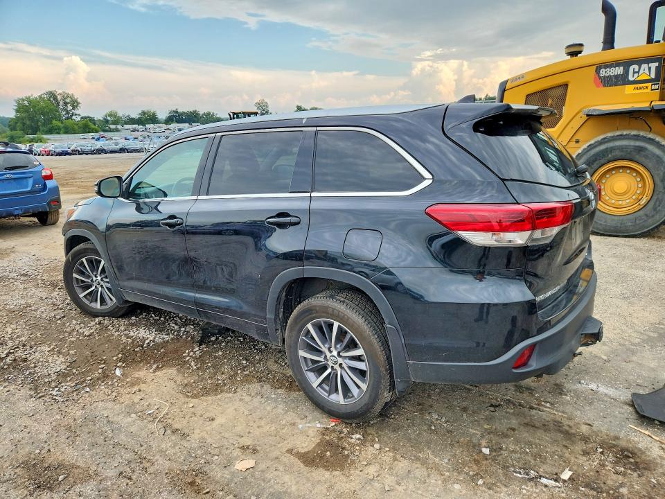 Photo 2 from auction – 2017 TOYOTA HIGHLANDER with VIN 5TDJZRFH4HS435205
