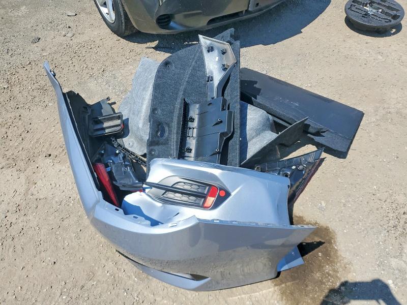 Photo 12 from auction – 2018 HONDA CIVIC with VIN 2HGFC2F58JH012556
