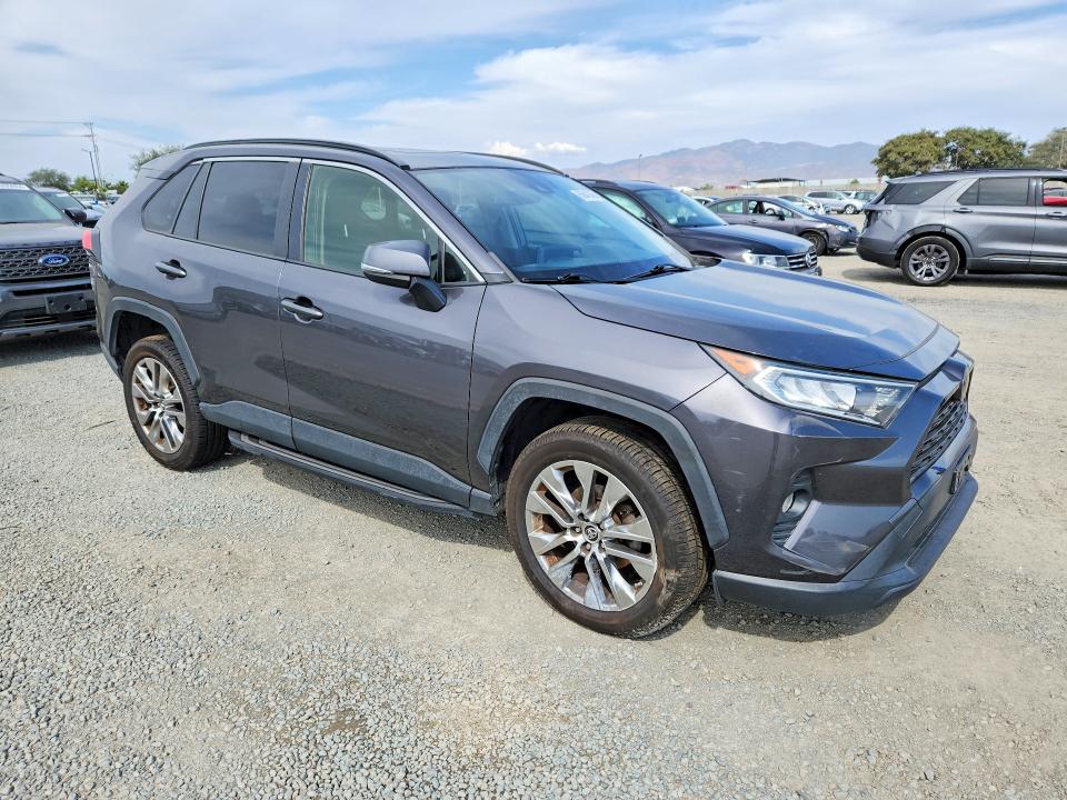 Photo 4 from auction – 2019 TOYOTA RAV4 with VIN JTMC1RFVXKJ002417