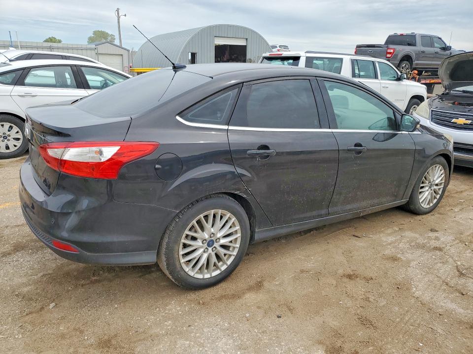 Photo 3 from auction – 2012 FORD FOCUS with VIN 1FAHP3H27CL477958