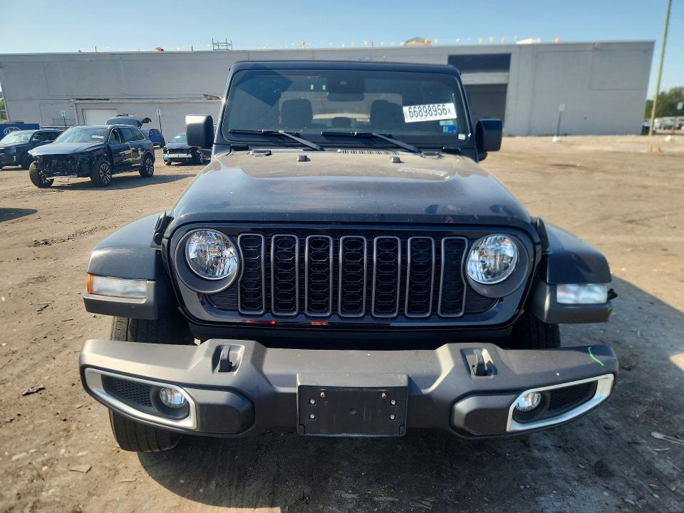 Photo 5 from auction – 2024 JEEP GLADIATOR with VIN 1C6HJTAG2RL116073