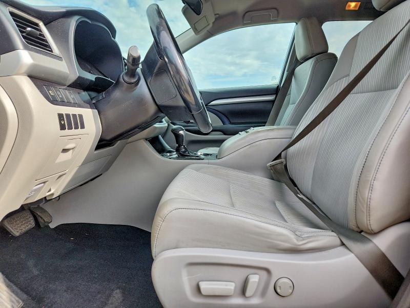 Photo 7 from auction – 2018 TOYOTA HIGHLANDER with VIN 5TDBZRFH0JS826815