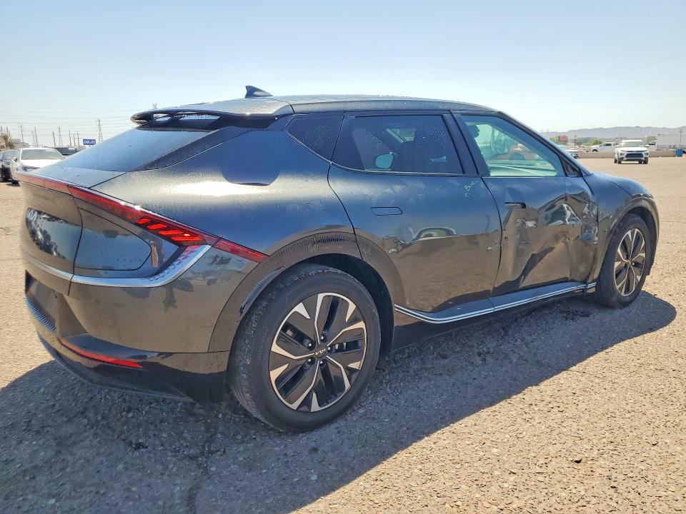 Photo 3 from auction – 2023 KIA EV6 with VIN KNDC34LA1P5157579