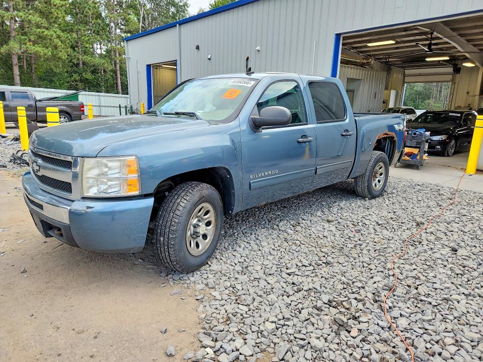 CHEVROLET SILVERADO 2011 with VIN 3GCPKREA2BG355460 - Photo from auction