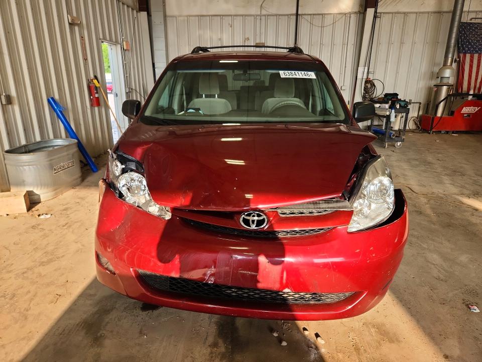 Photo 5 from auction – 2010 TOYOTA SIENNA with VIN 5TDKK4CC8AS319841