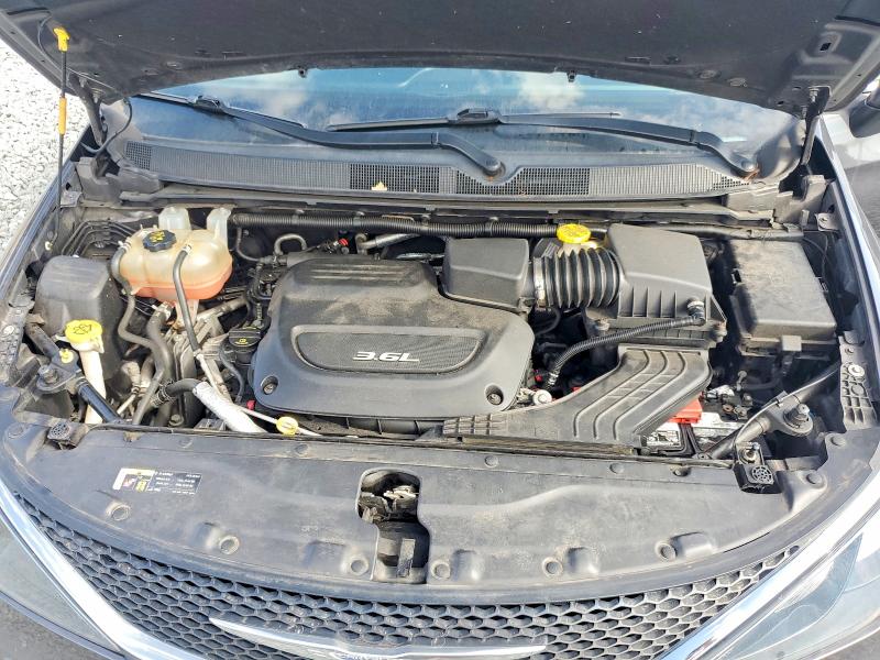 Photo 12 from auction – 2017 CHRYSLER PACIFICA with VIN 2C4RC1DG1HR723174
