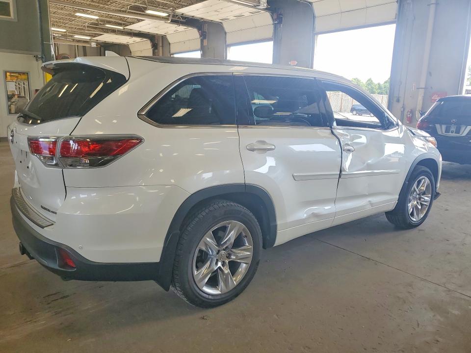 Photo 3 from auction – 2015 TOYOTA HIGHLANDER with VIN 5TDDKRFH8FS149565