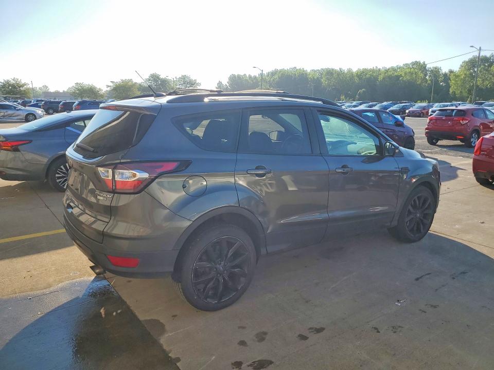 Photo 3 from auction – 2017 FORD ESCAPE with VIN 1FMCU9J97HUC46515