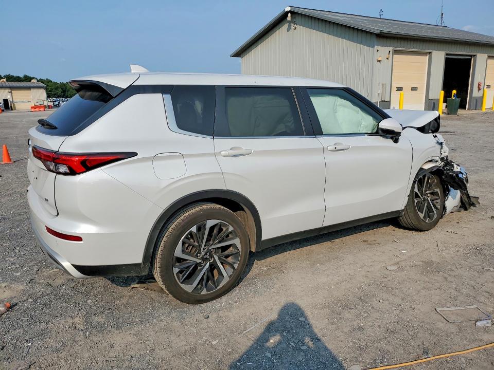 Photo 3 from auction – 2024 MITSUBISHI OUTLANDER with VIN JA4J3VA82RZ023697