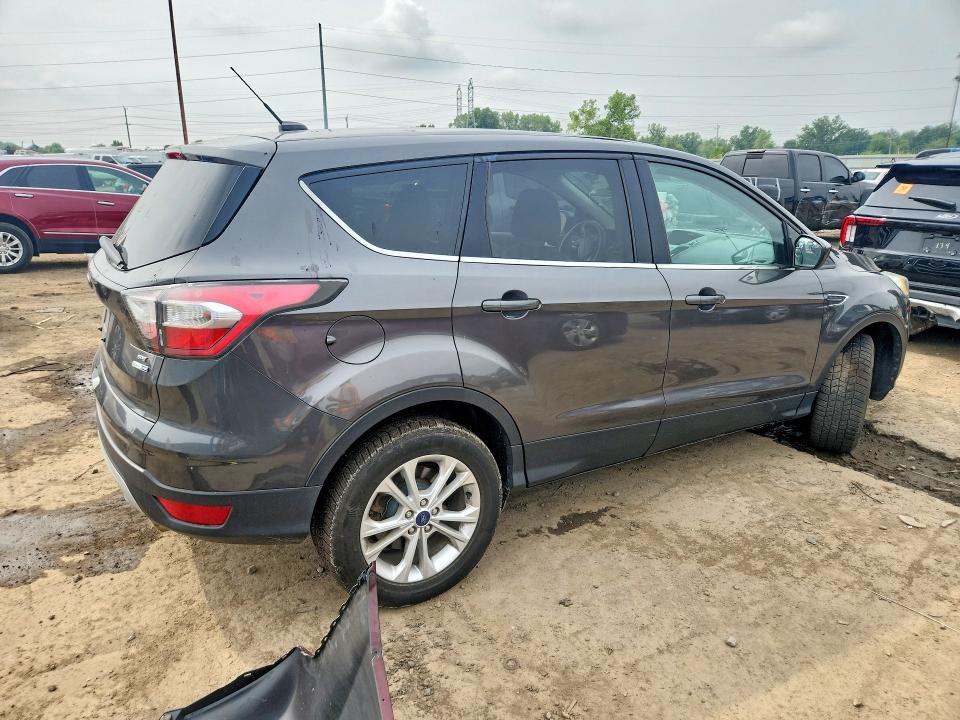 Photo 3 from auction – 2017 FORD ESCAPE with VIN 1FMCU9G99HUA55573