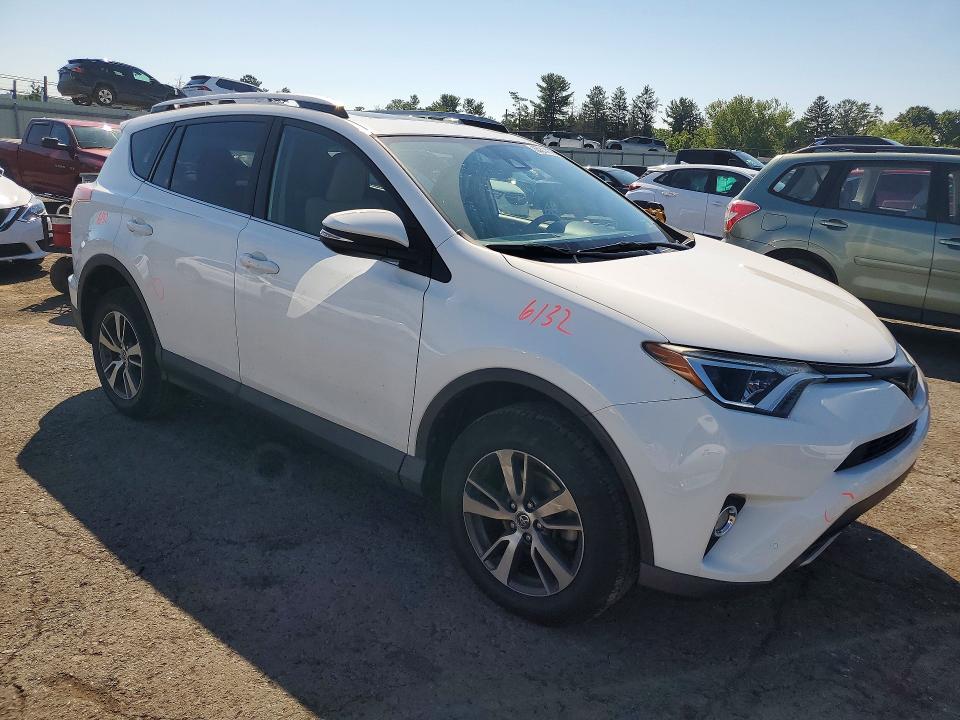 Zdjęcie 4 z aukcji – 2017 TOYOTA RAV4 z VIN JTMRFREVXHJ112647