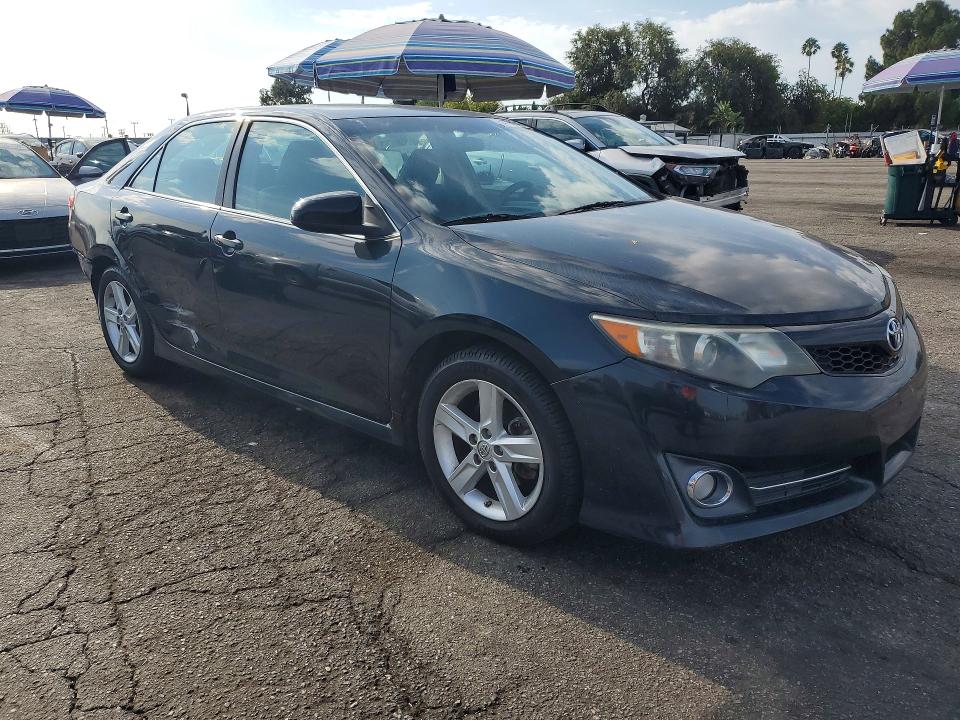 Zdjęcie 4 z aukcji – 2014 TOYOTA CAMRY z VIN 4T1BF1FK0EU320839