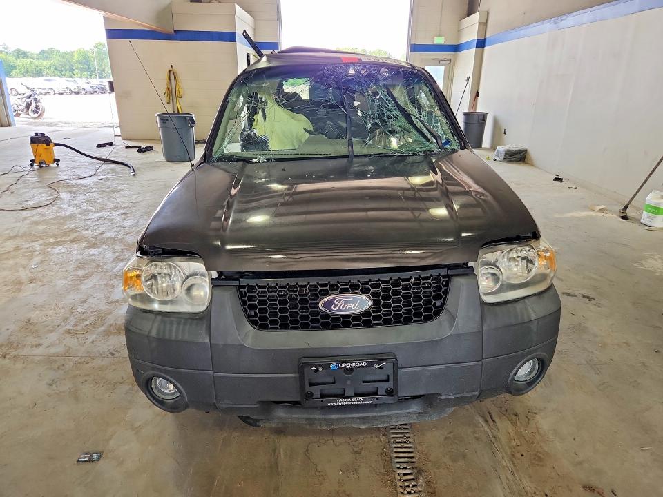 Photo 5 from auction – 2006 FORD ESCAPE with VIN 1FMCU93166KB98425