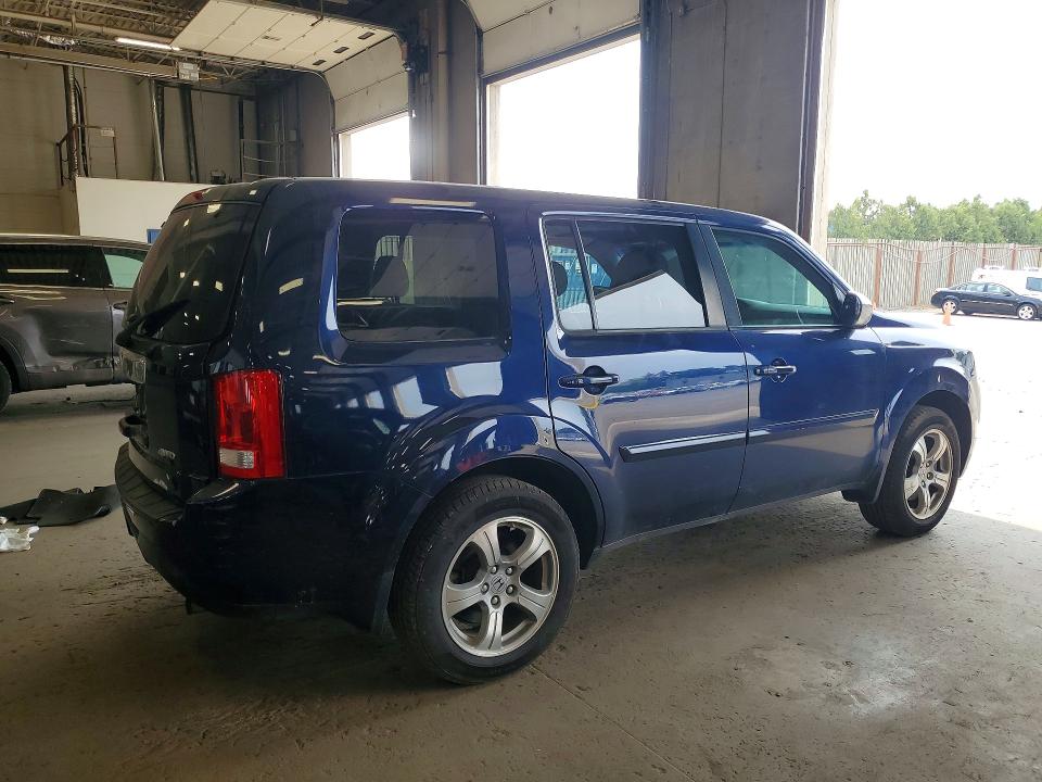 Photo 3 from auction – 2015 HONDA PILOT with VIN 5FNYF4H59FB047708