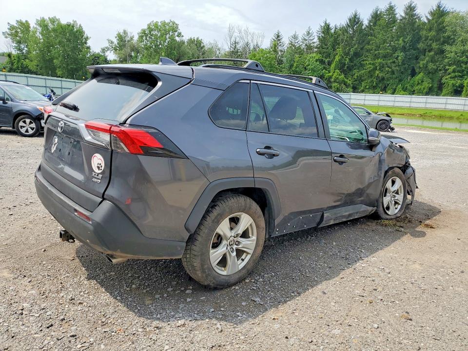 Photo 3 from auction – 2021 TOYOTA RAV4 with VIN 2T3P1RFV3MW174990