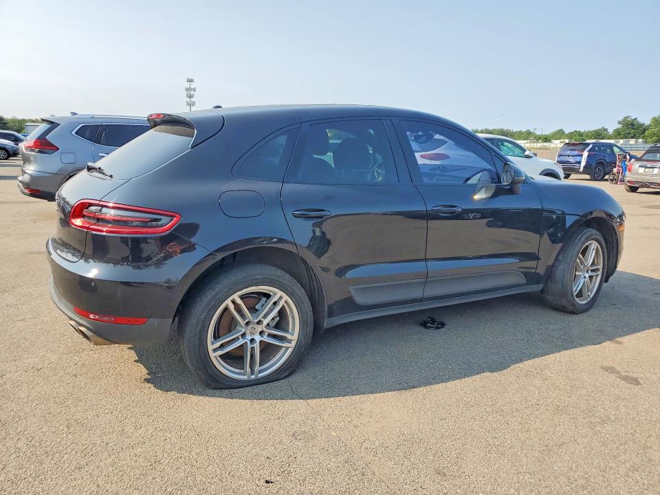 Photo 3 from auction – 2016 PORSCHE MACAN with VIN WP1AB2A54GLB54853
