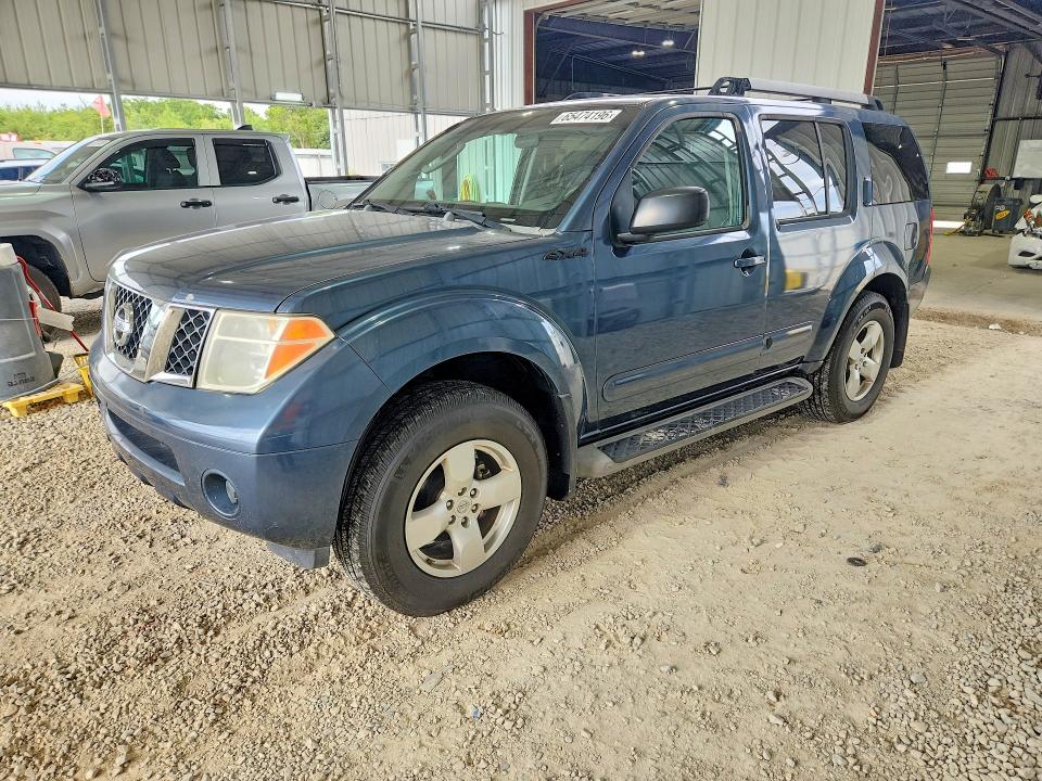 NISSAN PATHFINDER 2005 with VIN 5N1AR18WX5C774654 - Photo from auction