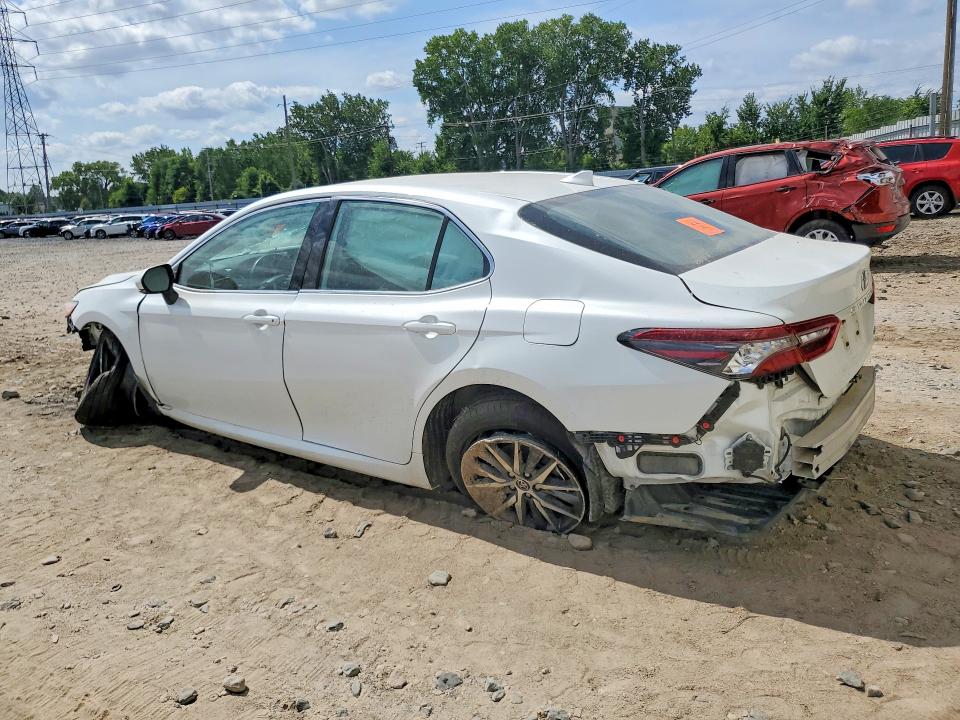 Photo 2 from auction – 2022 TOYOTA CAMRY with VIN 4T1F11AK4NU700192