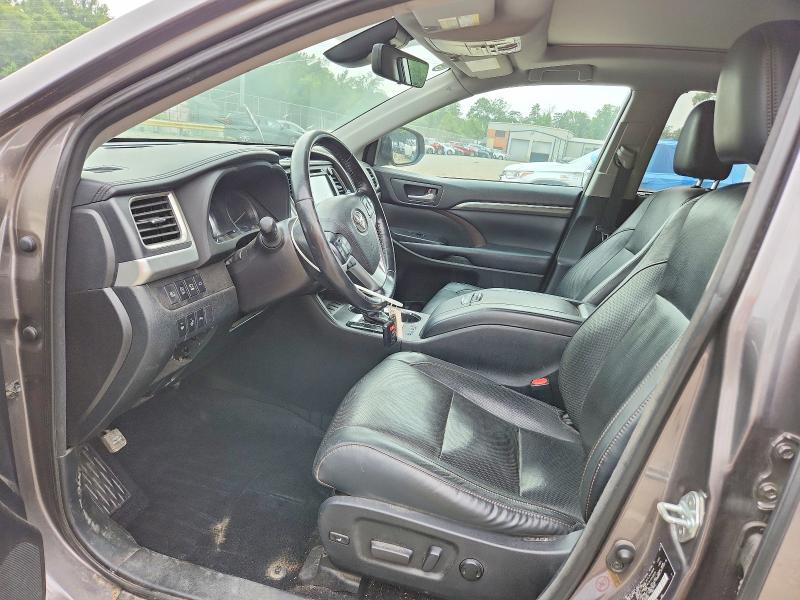 Photo 7 from auction – 2018 TOYOTA HIGHLANDER with VIN 5TDDZRFH8JS885782