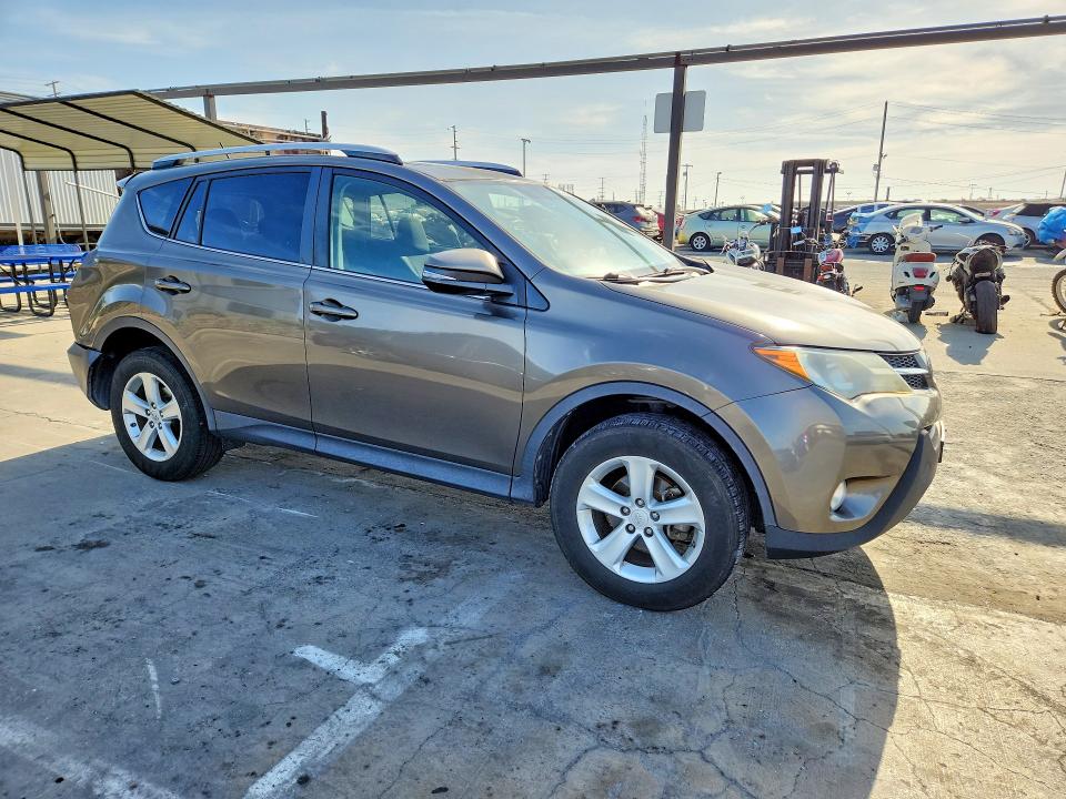 Photo 4 from auction – 2014 TOYOTA RAV4 with VIN JTMWFREVXED039969