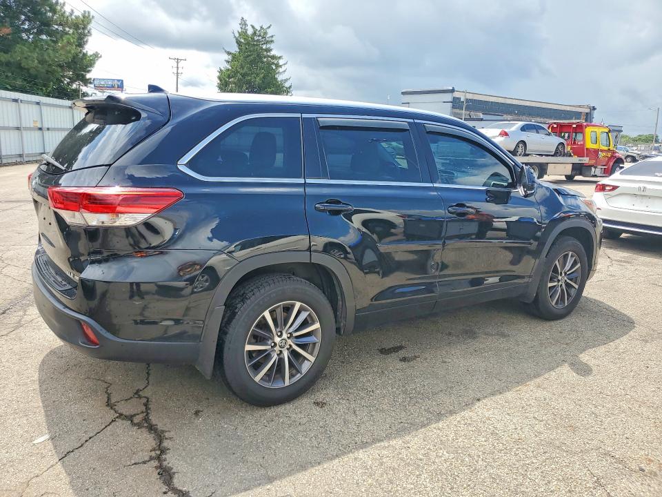 Photo 3 from auction – 2017 TOYOTA HIGHLANDER with VIN 5TDJZRFH0HS468069