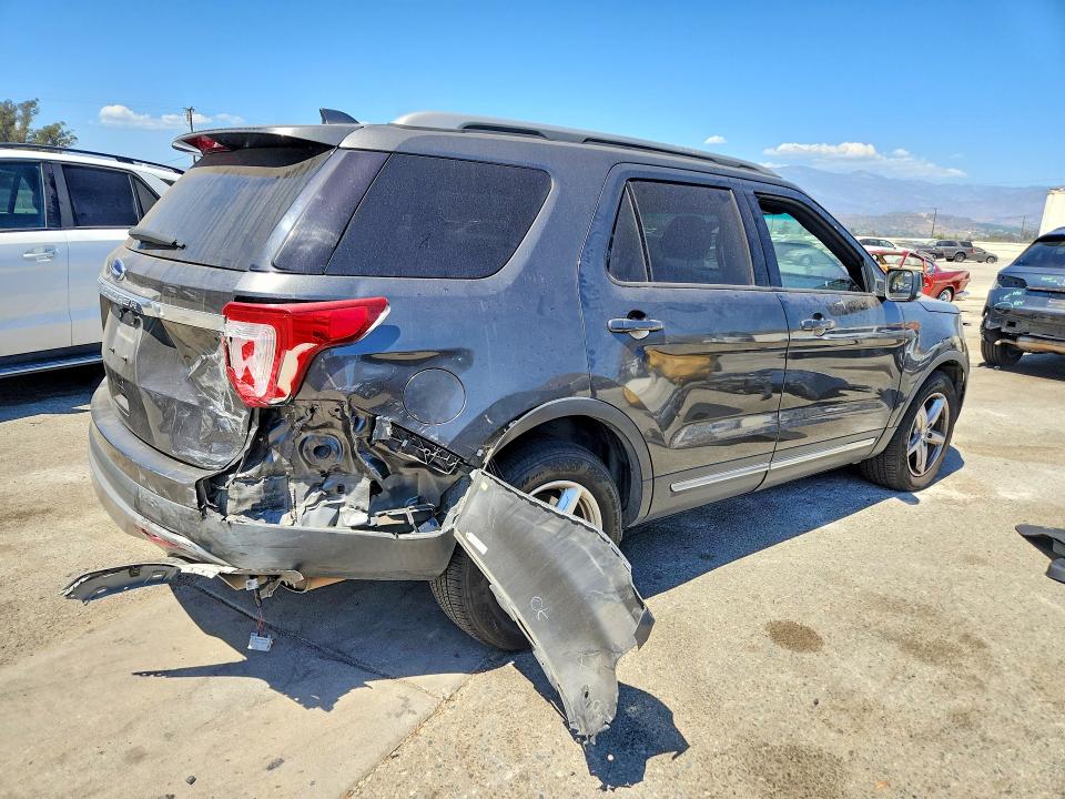 Photo 3 from auction – 2016 FORD EXPLORER with VIN 1FM5K7D83GGC04930
