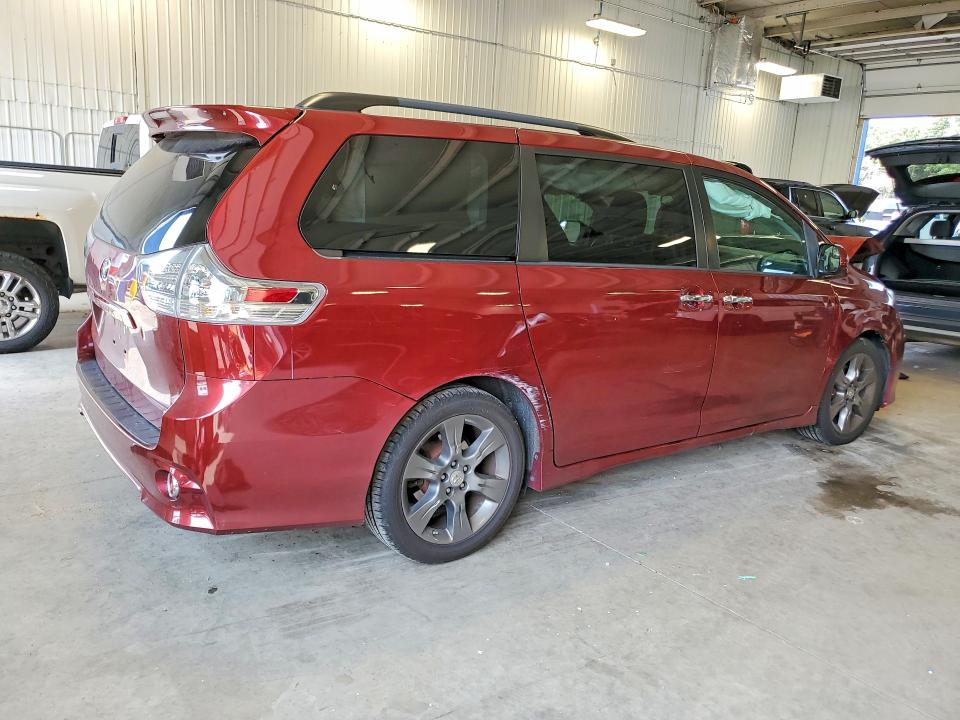 Photo 3 from auction – 2016 TOYOTA SIENNA with VIN 5TDXK3DC1GS764509