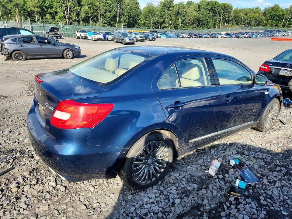 Photo 3 from auction – 2010 SUZUKI KIZASHI with VIN JS2RF9A75A6100640