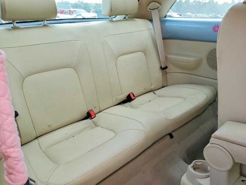 Photo 10 from auction – 2010 VOLKSWAGEN NEW BEETLE with VIN 3VWRW3AG7AM028621