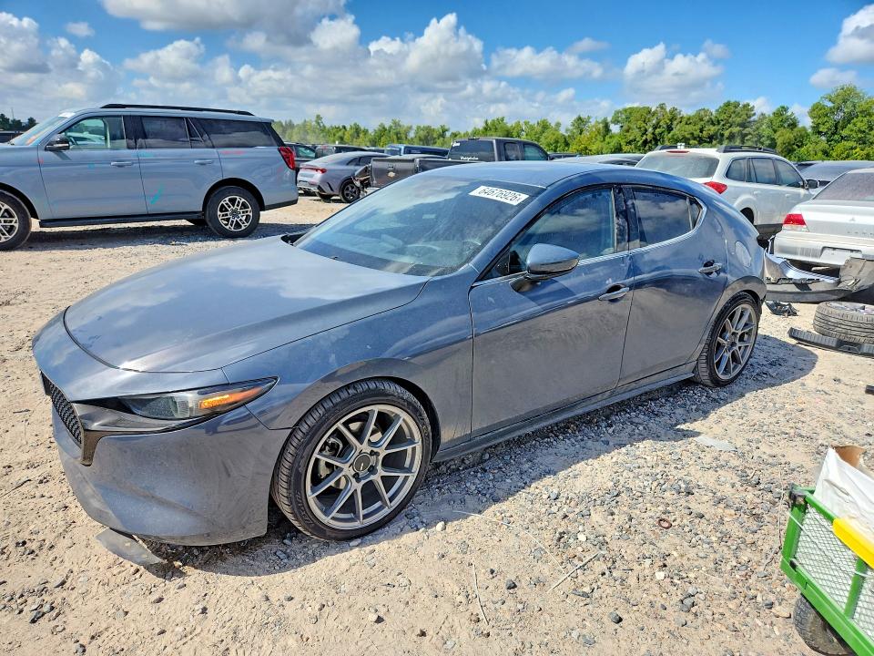 MAZDA 3 2020 with VIN JM1BPANMXL1161265 - Photo from auction