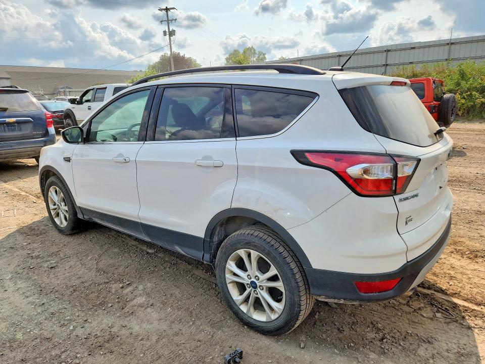 Photo 2 from auction – 2018 FORD ESCAPE with VIN 1FMCU9GD2JUB23867