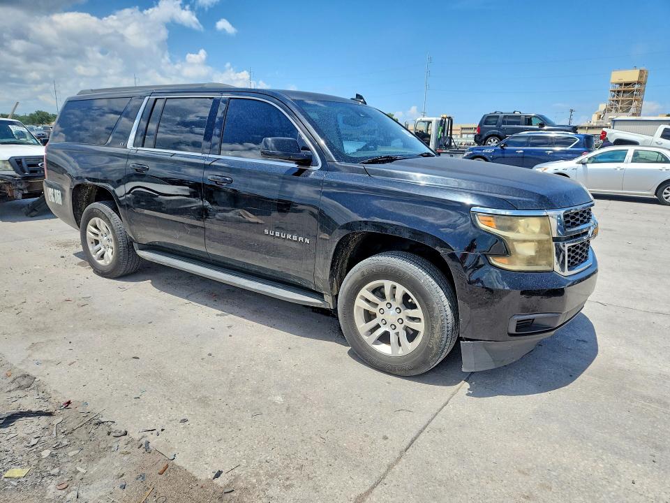 Photo 4 from auction – 2017 CHEVROLET SUBURBAN with VIN 1GNSCHKC0HR207489