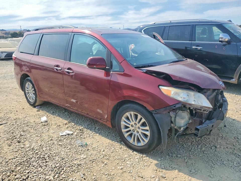 Photo 4 from auction – 2015 TOYOTA SIENNA with VIN 5TDYK3DC9FS642399