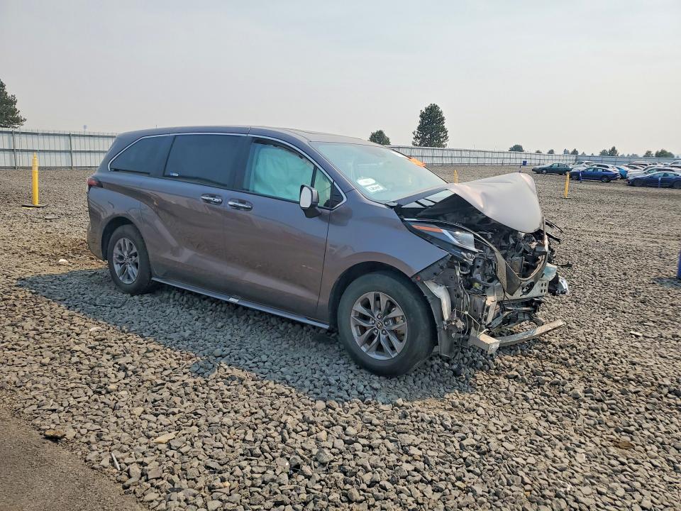 Photo 4 from auction – 2022 TOYOTA SIENNA with VIN 5TDYRKEC4NS093309