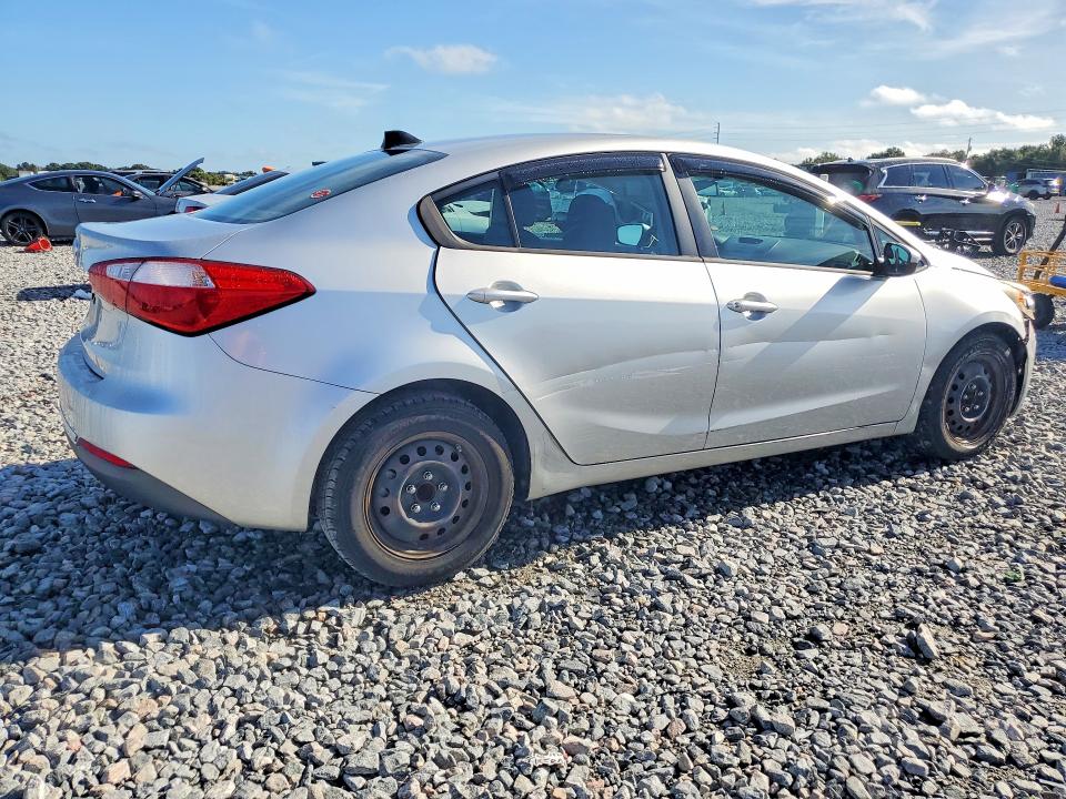 Снимка 3 от търг – 2014 KIA FORTE с VIN KNAFK4A63E5173436