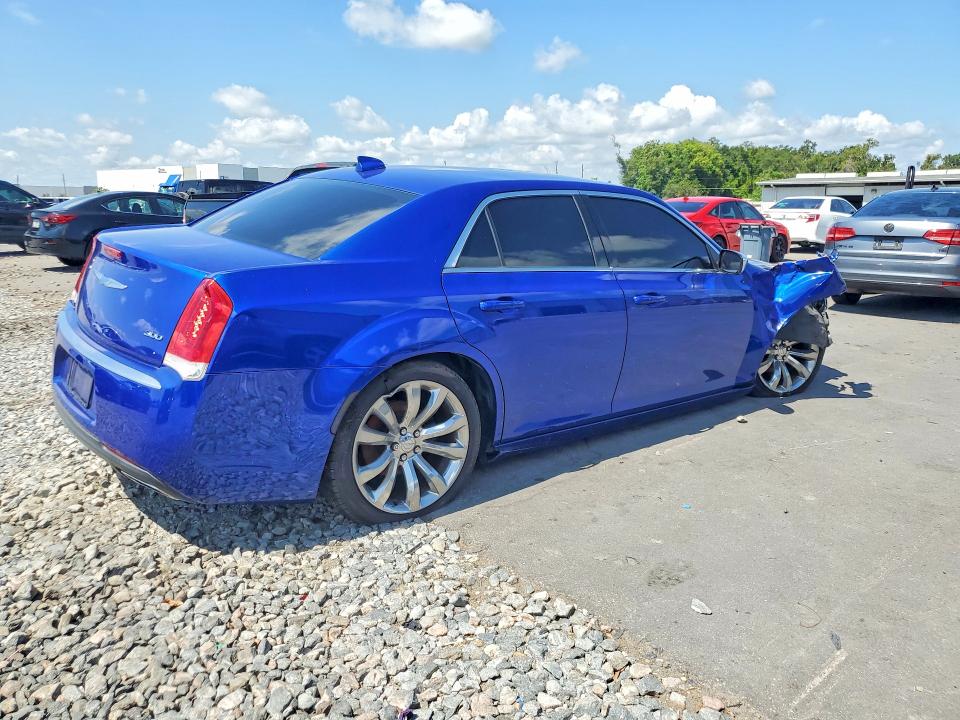 Photo 3 from auction – 2018 CHRYSLER 300 with VIN 2C3CCAAG4JH342011