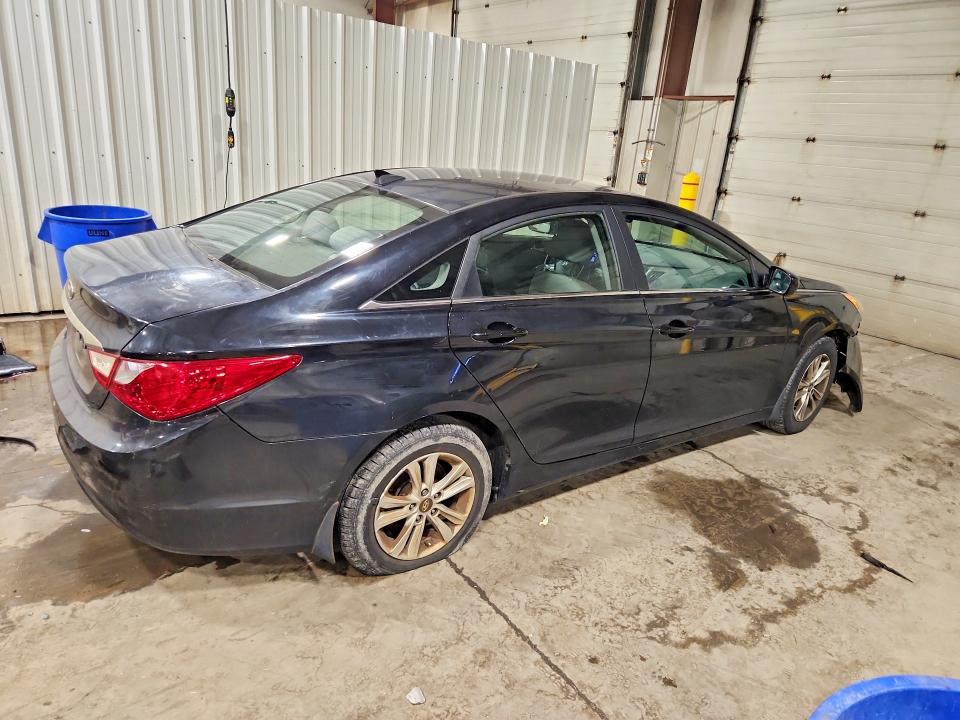 Photo 3 from auction – 2013 HYUNDAI SONATA with VIN 5NPEB4AC8DH557943