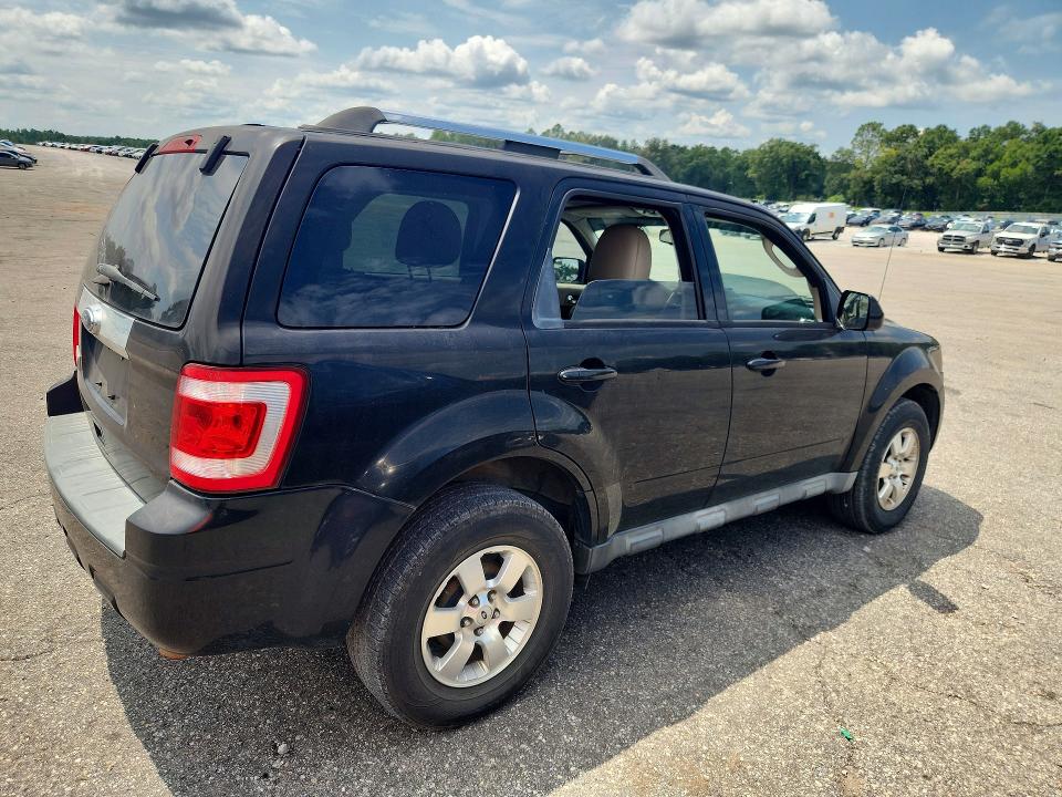 Photo 3 from auction – 2011 FORD ESCAPE with VIN 1FMCU0E70BKB36106
