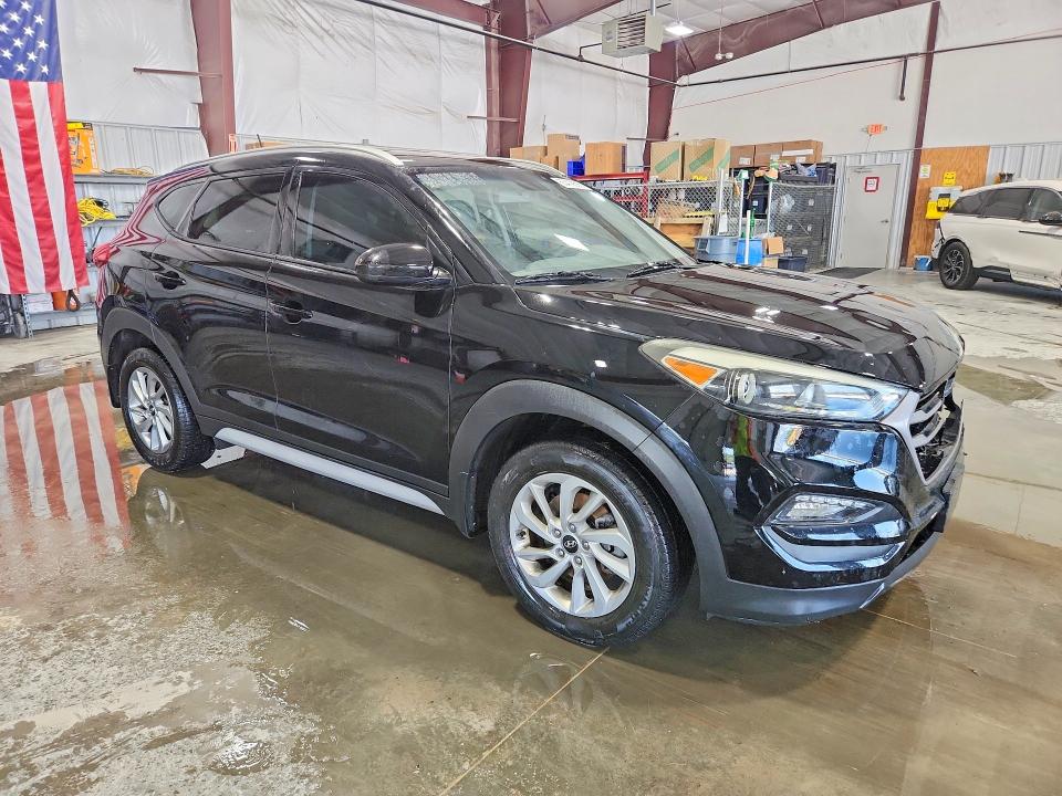 Photo 4 from auction – 2017 HYUNDAI TUCSON with VIN KM8J33A45HU454971