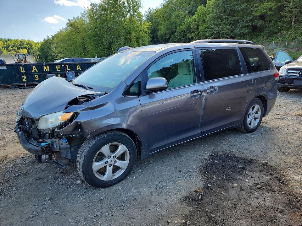TOYOTA SIENNA 2011 with VIN 5TDKK3DC9BS025858 - Photo from auction