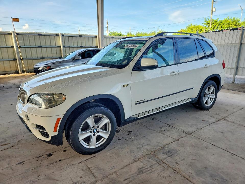 BMW X5 2011 with VIN 5UXZW0C57BL662249 - Photo from auction