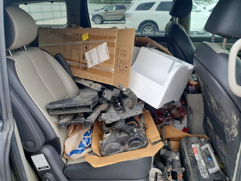 Photo 11 from auction – 2016 KIA SEDONA with VIN KNDMC5C16G6171501