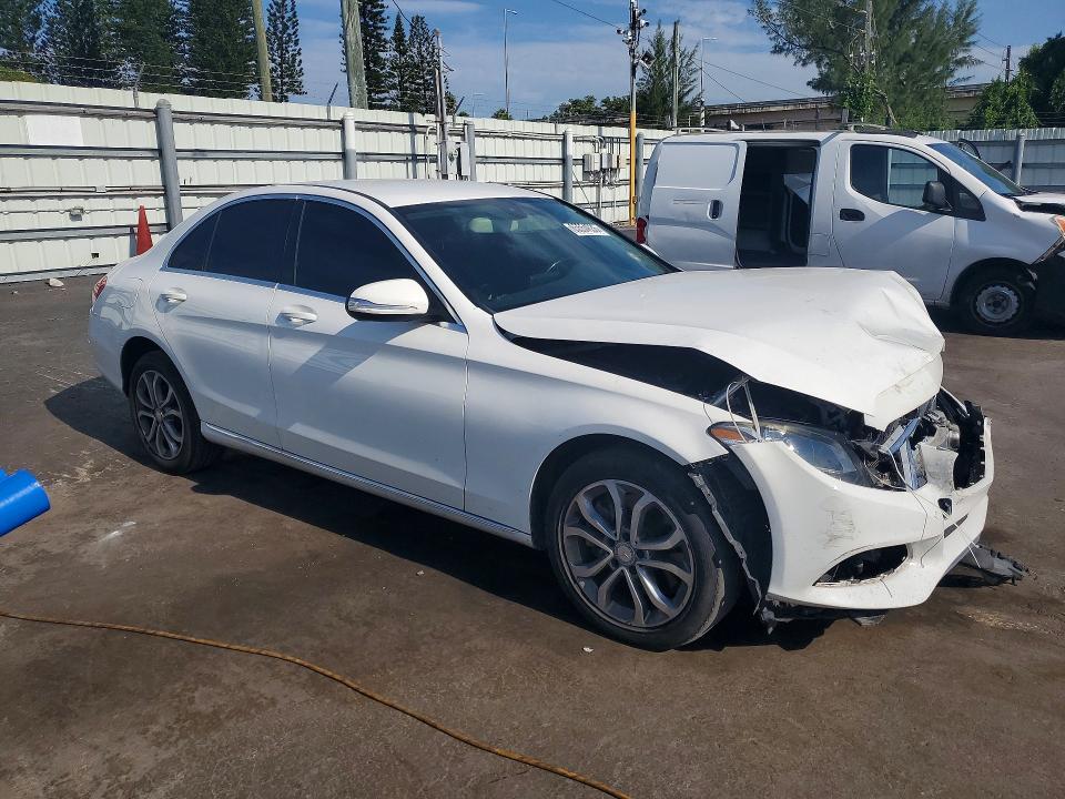 Снимка 4 от търг – 2015 MERCEDES-BENZ C с VIN 55SWF4KB0FU024869