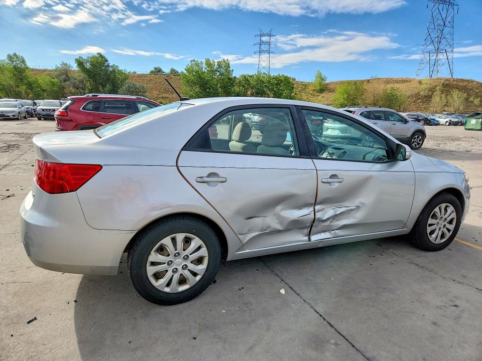 Photo 3 from auction – 2010 KIA FORTE with VIN KNAFU4A26A5237535