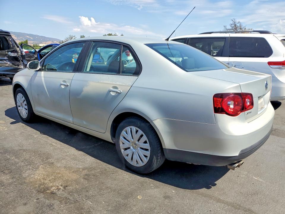 Photo 2 from auction – 2010 VOLKSWAGEN JETTA with VIN 3VWJZ7AJ3AM079590