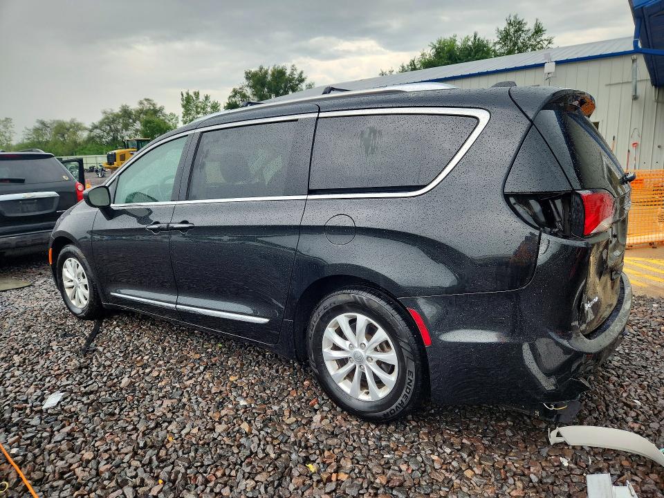 Photo 2 from auction – 2019 CHRYSLER PACIFICA with VIN 2C4RC1BGXKR732370