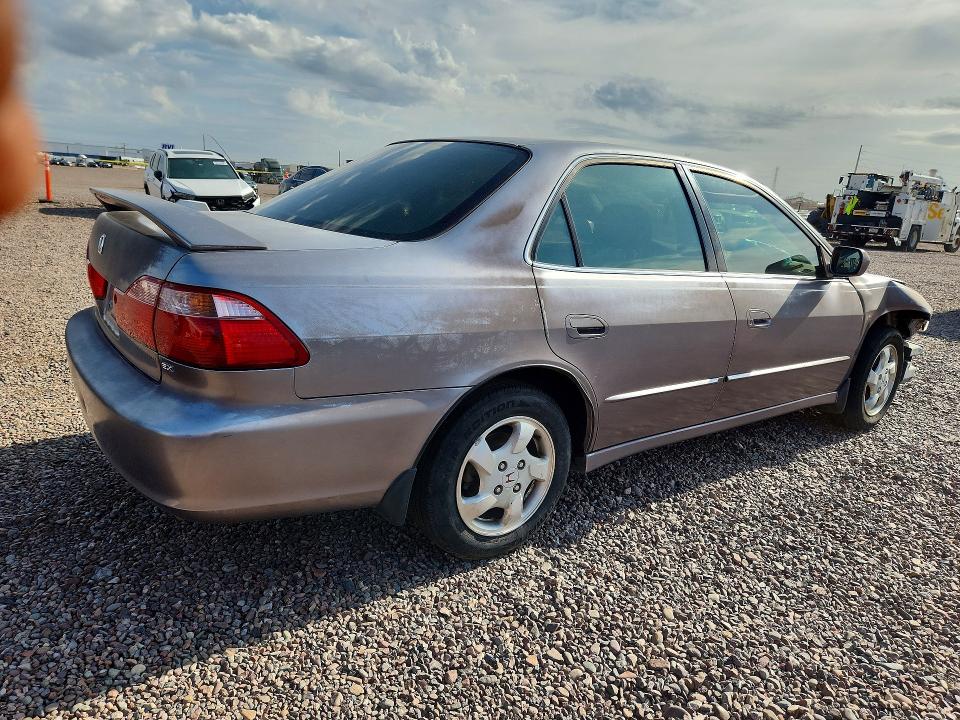 Photo 3 from auction – 2000 HONDA ACCORD with VIN JHMCG5655YC007303