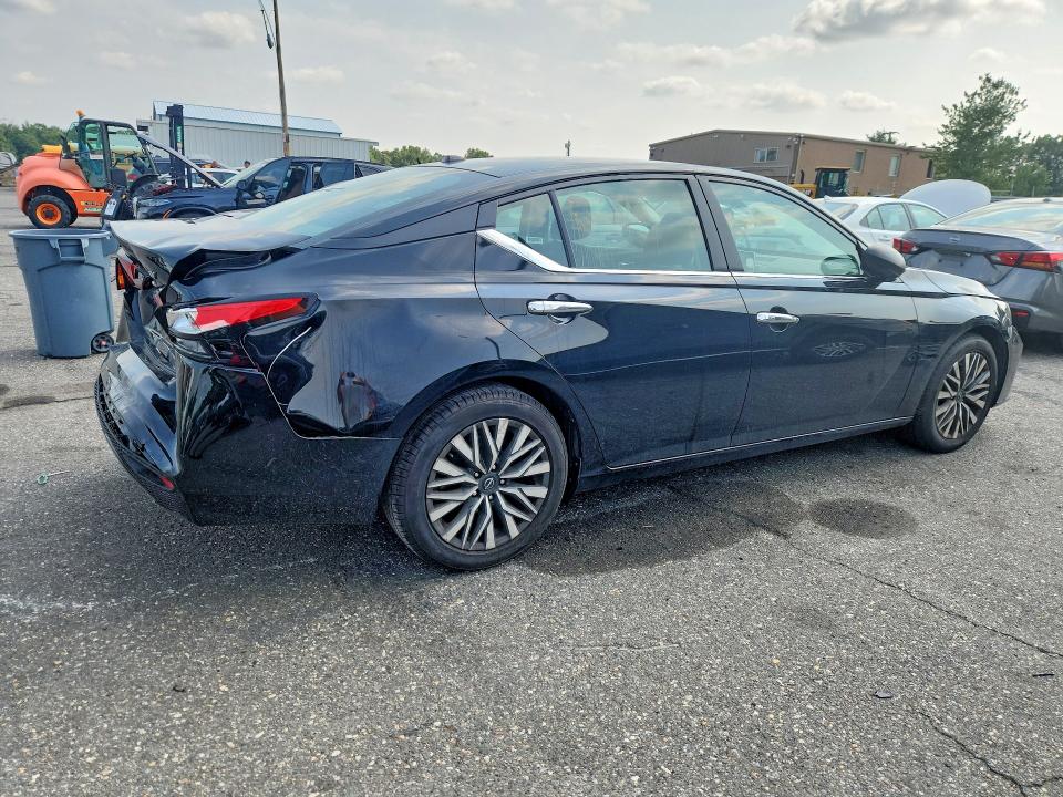 Photo 3 from auction – 2024 NISSAN ALTIMA with VIN 1N4BL4DV4RN337449
